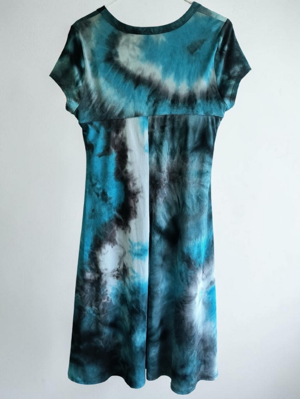 Karen Kane Blue Tie Dye Midi Dress Size Medium - Picture 3 of 6